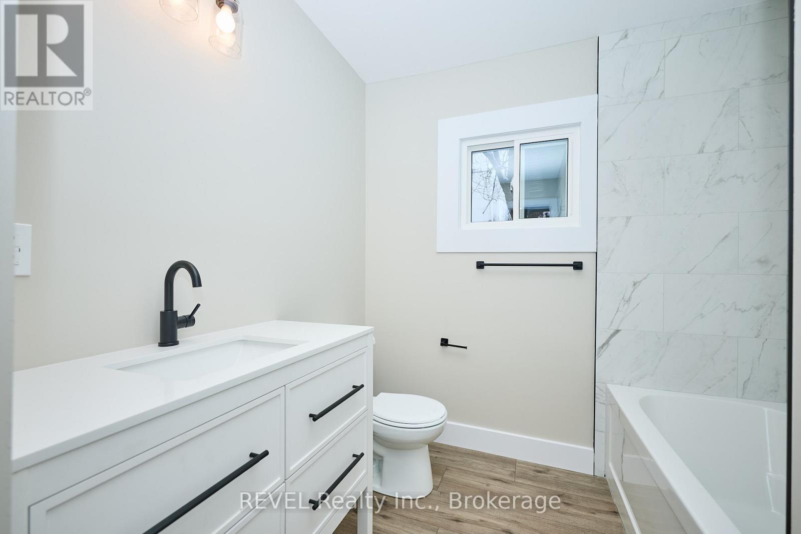 406 Hennepin Avenue, Welland (Lincoln/crowland), Ontario  L3B 4T5 - Photo 12 - X12649230