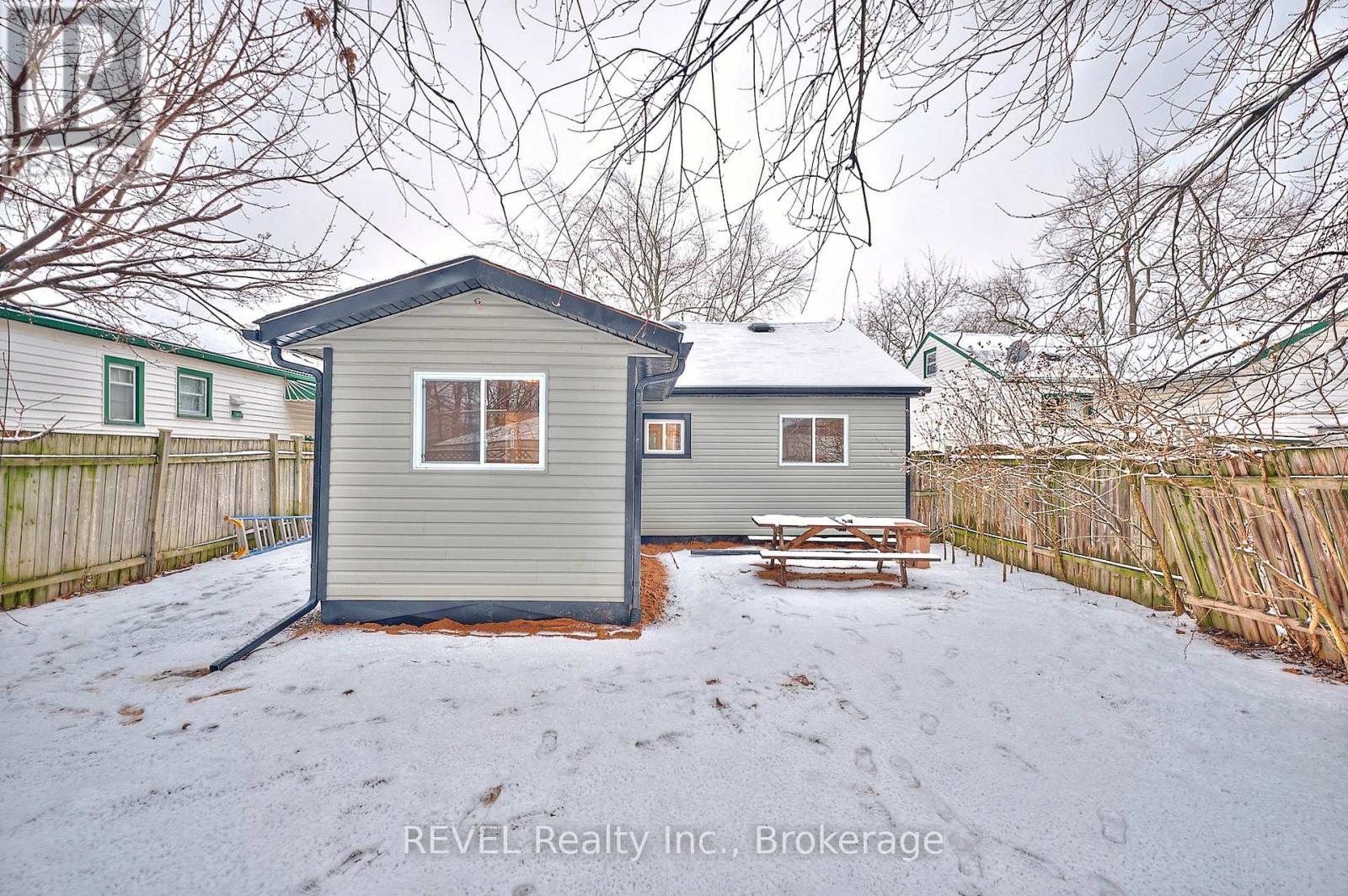 406 Hennepin Avenue, Welland (Lincoln/crowland), Ontario  L3B 4T5 - Photo 18 - X12649230