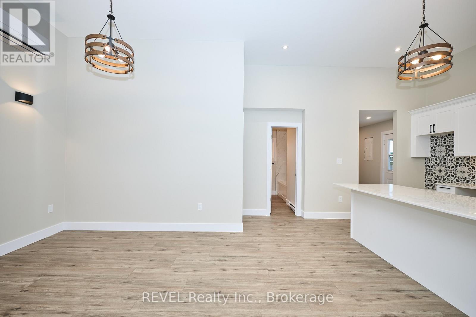 406 Hennepin Avenue, Welland (Lincoln/crowland), Ontario  L3B 4T5 - Photo 4 - X12649230