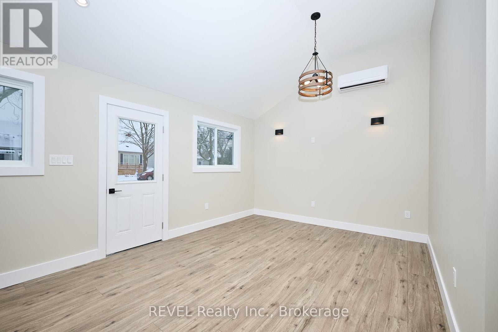 406 Hennepin Avenue, Welland (Lincoln/crowland), Ontario  L3B 4T5 - Photo 6 - X12649230