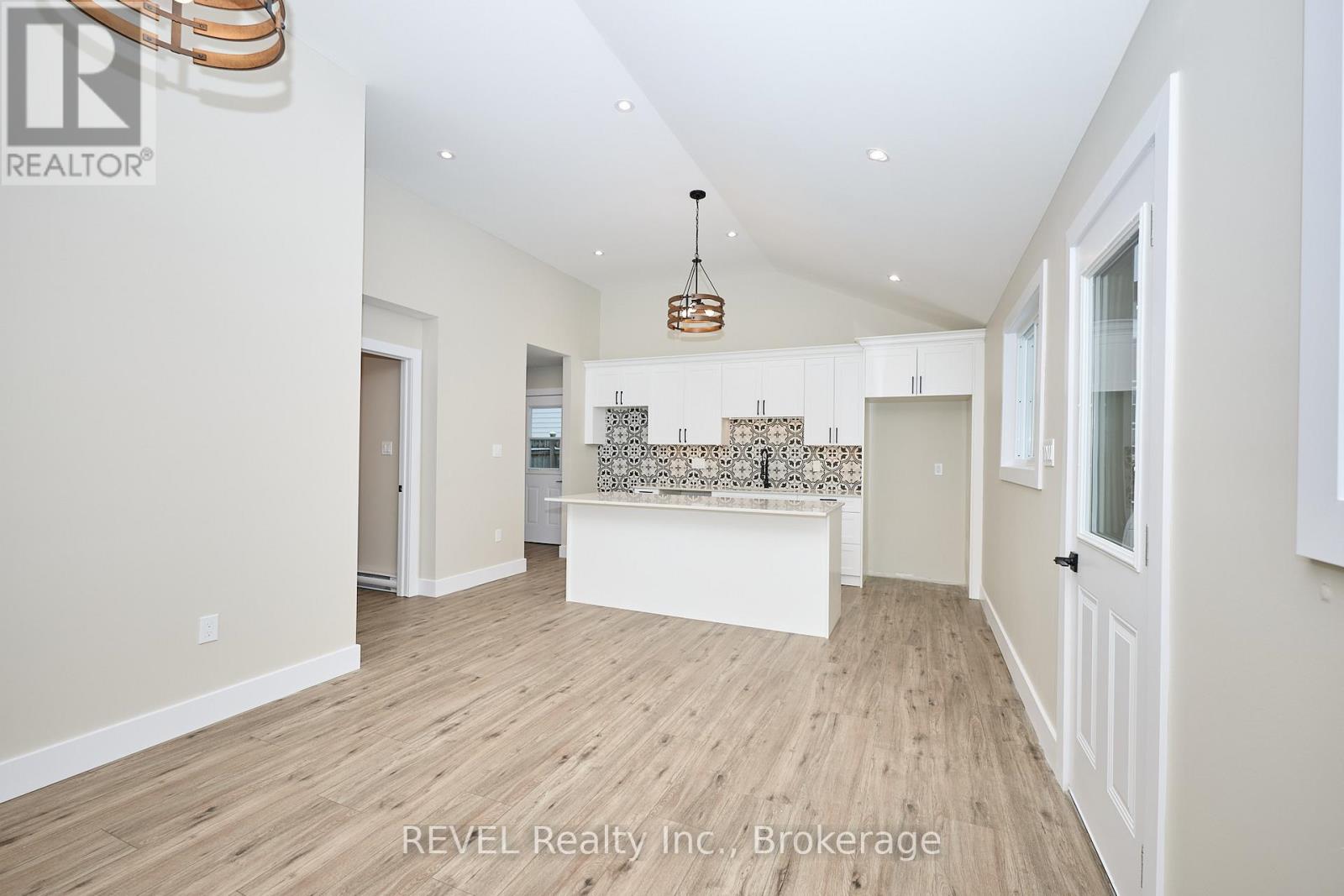 406 Hennepin Avenue, Welland (Lincoln/crowland), Ontario  L3B 4T5 - Photo 7 - X12649230