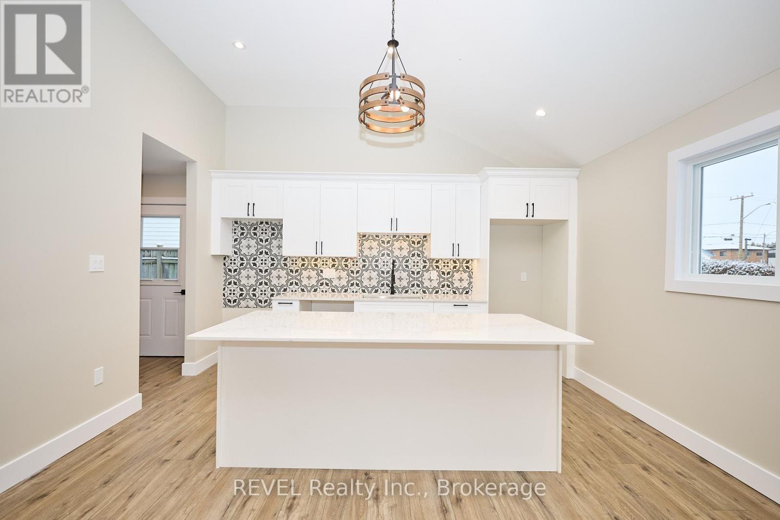 406 Hennepin Avenue, Welland (Lincoln/crowland), Ontario  L3B 4T5 - Photo 8 - X12649230