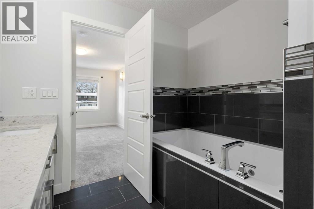 4031 79 Street Nw, Calgary, Alberta  T3B 2N8 - Photo 12 - A2274879