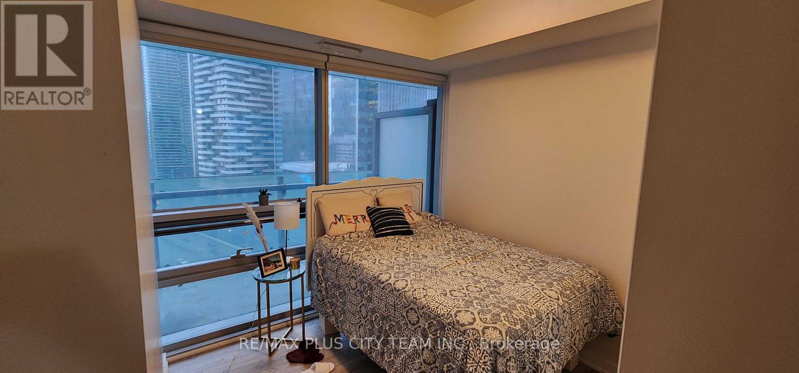 1610 - 12 York Street, Toronto, Ontario  M5J 0A9 - Photo 10 - C12649200