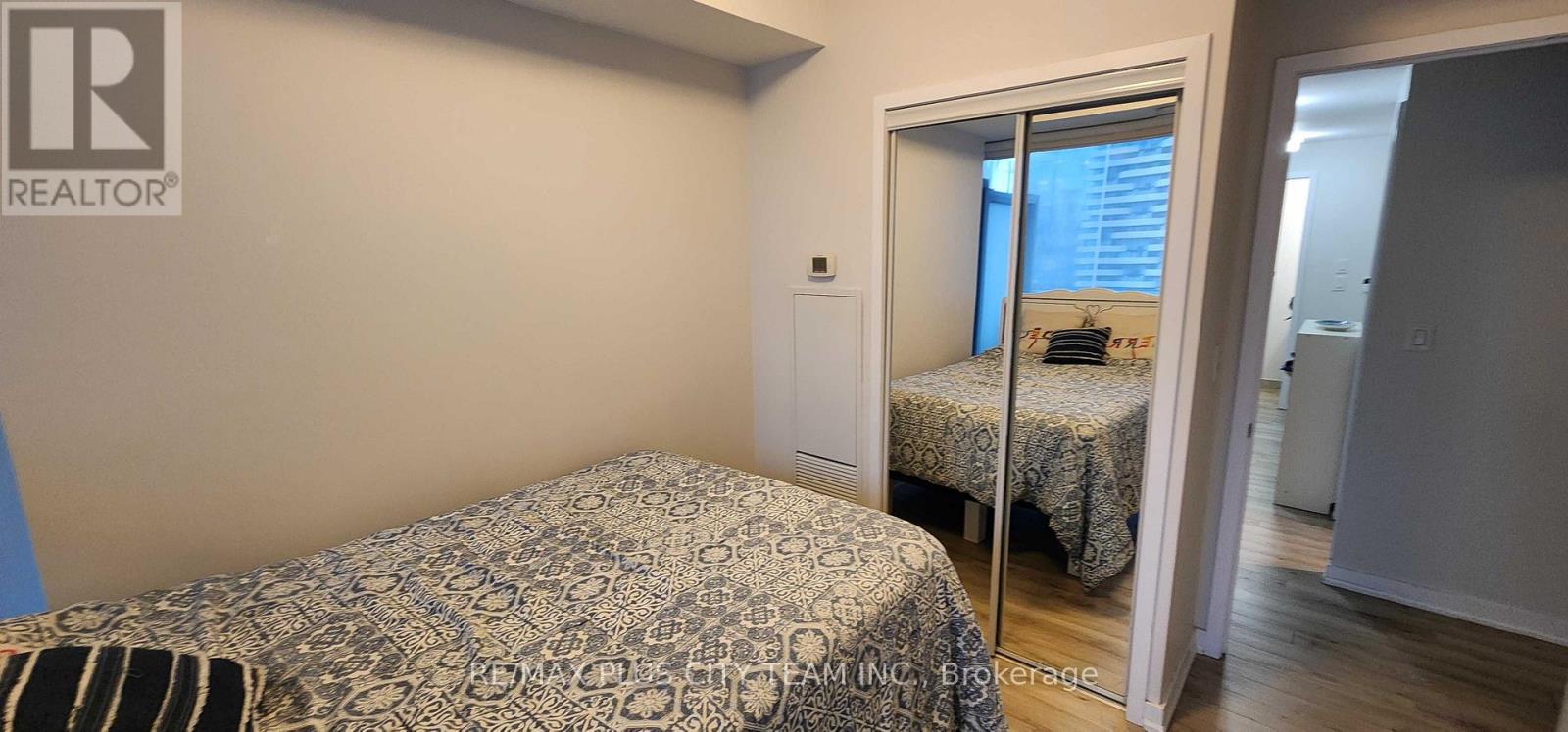 1610 - 12 York Street, Toronto, Ontario  M5J 0A9 - Photo 11 - C12649200