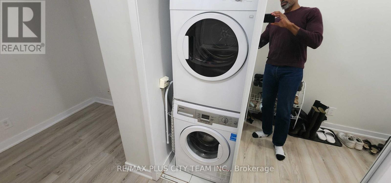 1610 - 12 York Street, Toronto, Ontario  M5J 0A9 - Photo 12 - C12649200