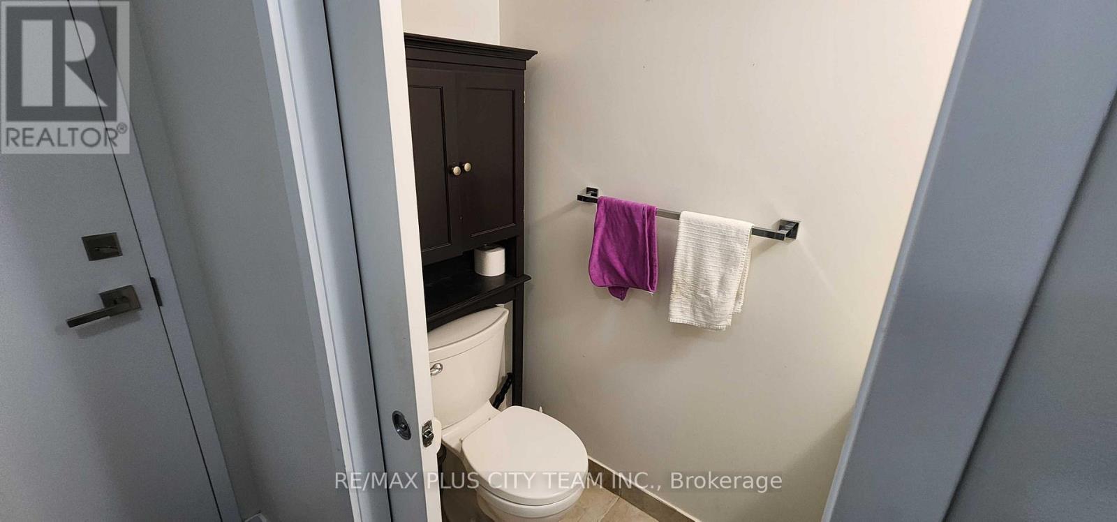 1610 - 12 York Street, Toronto, Ontario  M5J 0A9 - Photo 14 - C12649200