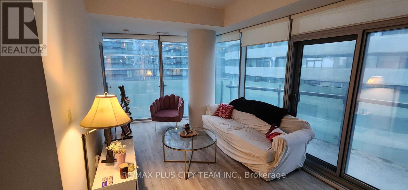 1610 - 12 York Street, Toronto, Ontario  M5J 0A9 - Photo 3 - C12649200