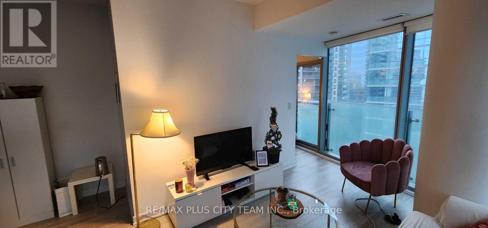 1610 - 12 York Street, Toronto, Ontario  M5J 0A9 - Photo 4 - C12649200