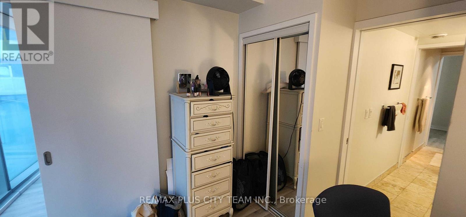 1610 - 12 York Street, Toronto, Ontario  M5J 0A9 - Photo 7 - C12649200