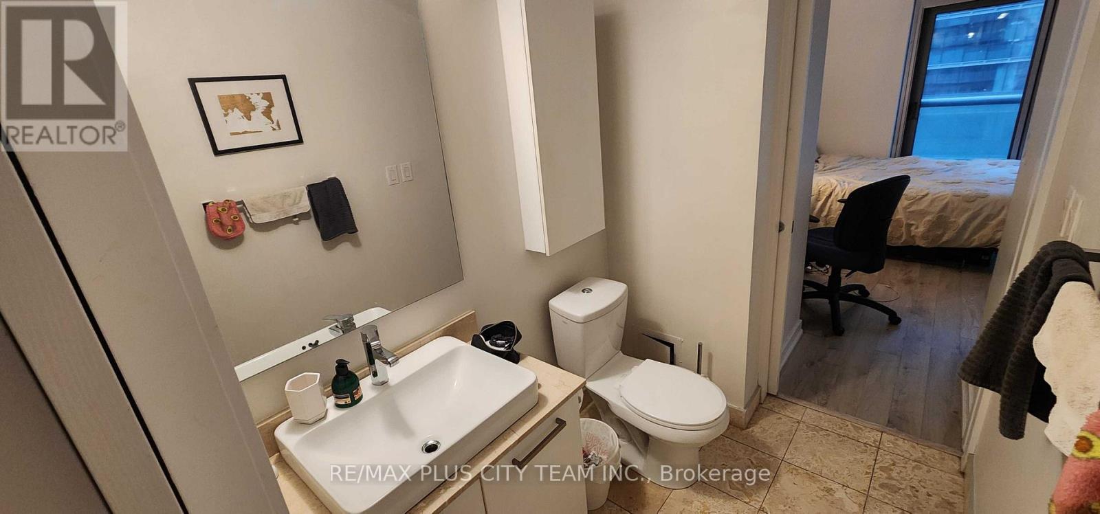 1610 - 12 York Street, Toronto, Ontario  M5J 0A9 - Photo 8 - C12649200