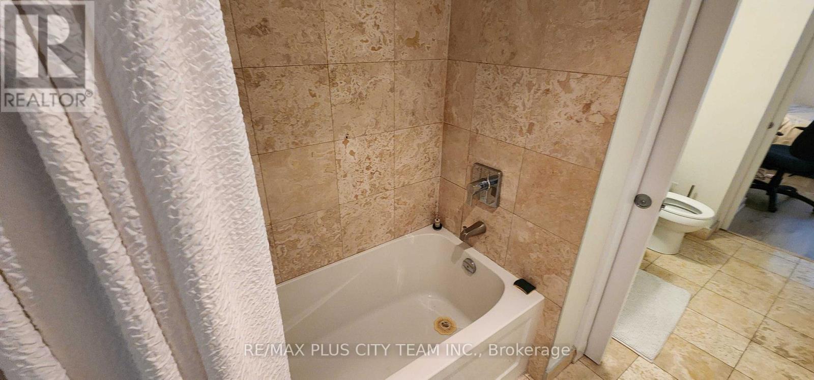 1610 - 12 York Street, Toronto, Ontario  M5J 0A9 - Photo 9 - C12649200