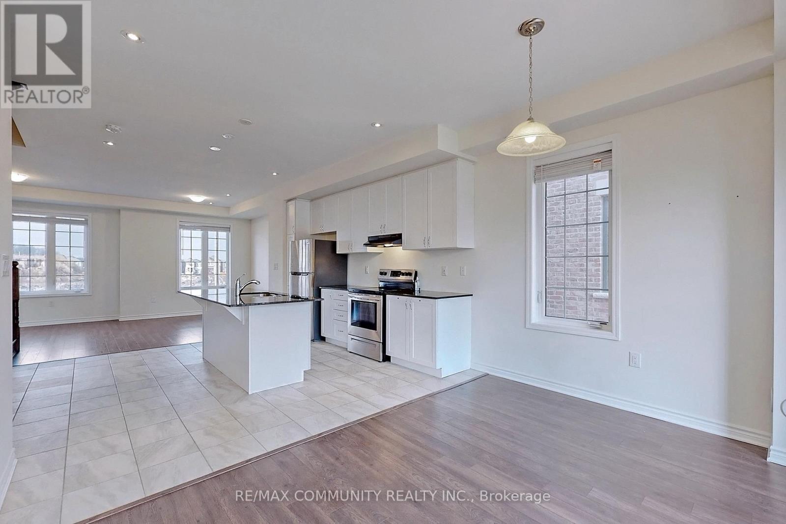 12 Fiesta Way, Whitby, Ontario  L1P 0H9 - Photo 12 - E12649204