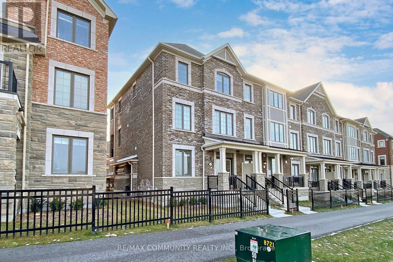 12 Fiesta Way, Whitby, Ontario  L1P 0H9 - Photo 2 - E12649204