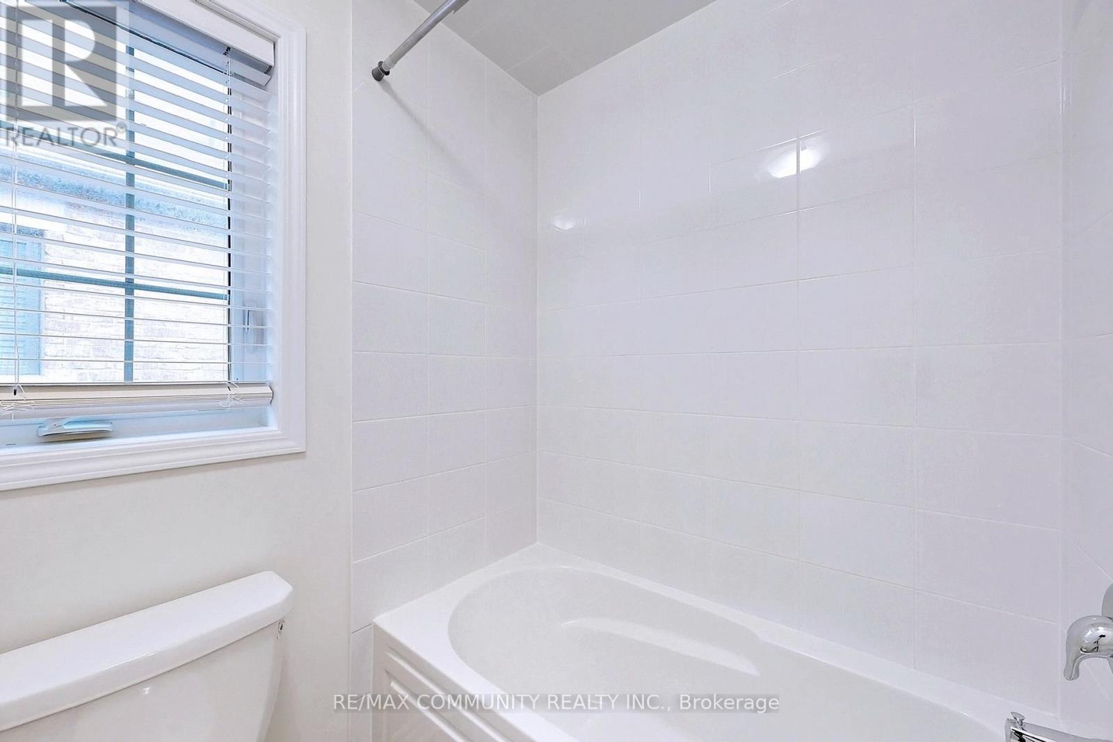 12 Fiesta Way, Whitby, Ontario  L1P 0H9 - Photo 34 - E12649204