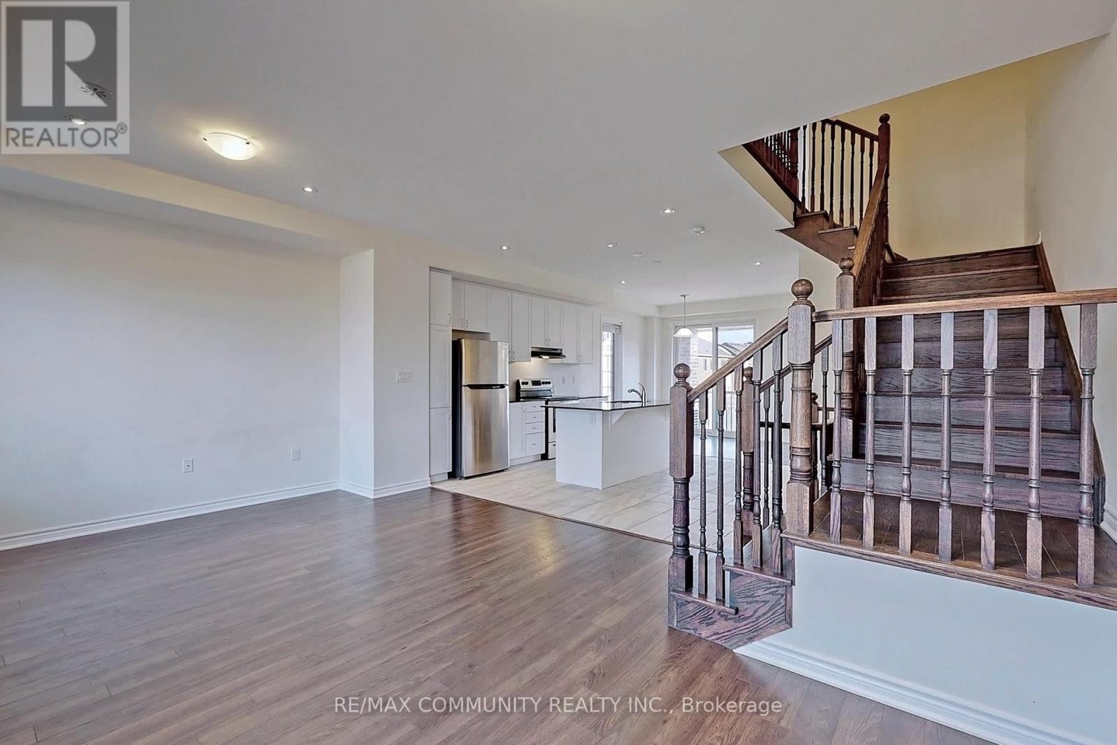 12 Fiesta Way, Whitby, Ontario  L1P 0H9 - Photo 5 - E12649204