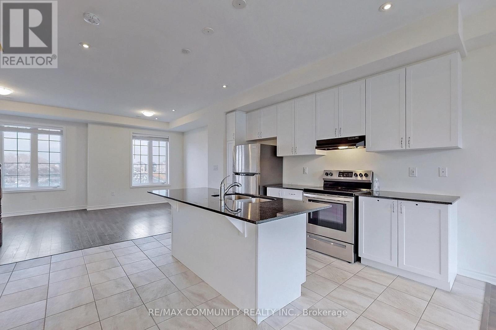 12 Fiesta Way, Whitby, Ontario  L1P 0H9 - Photo 8 - E12649204