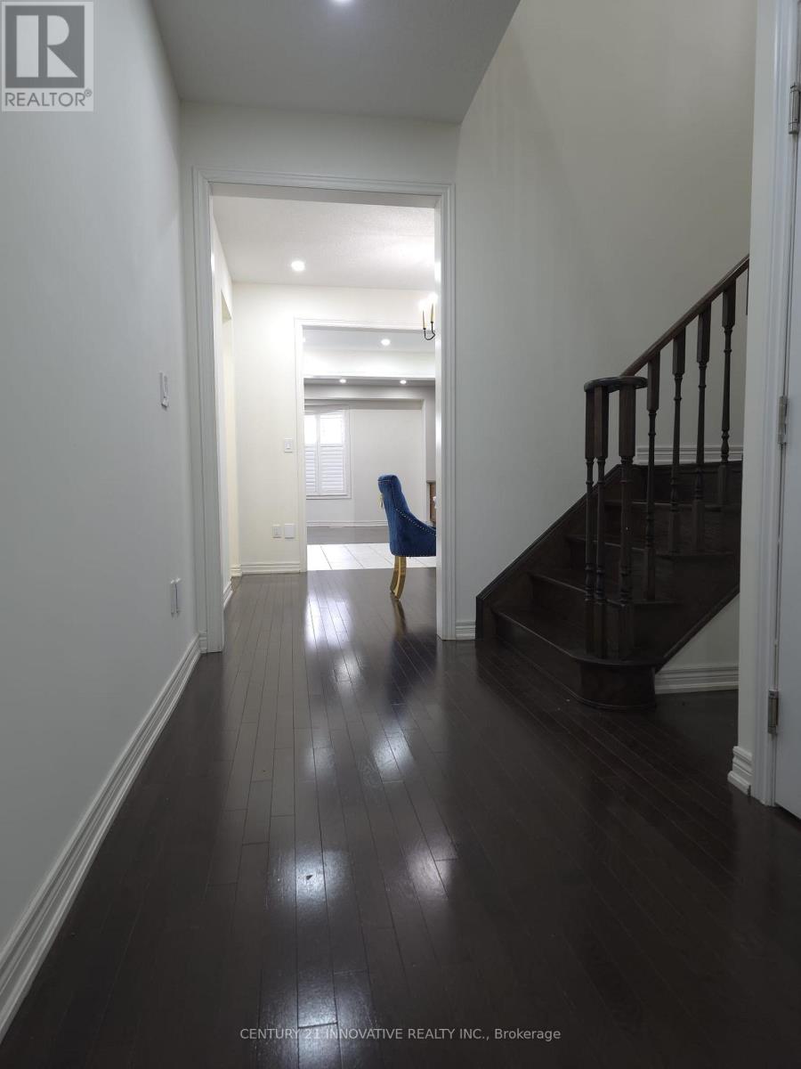 86 Humberstone Crescent, Brampton (Northwest Brampton), Ontario  L7A 4C1 - Photo 4 - W12649226