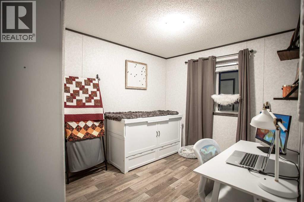 17 Driftwood Drive, High Level, Alberta  T0H 1Z0 - Photo 4 - A2275284