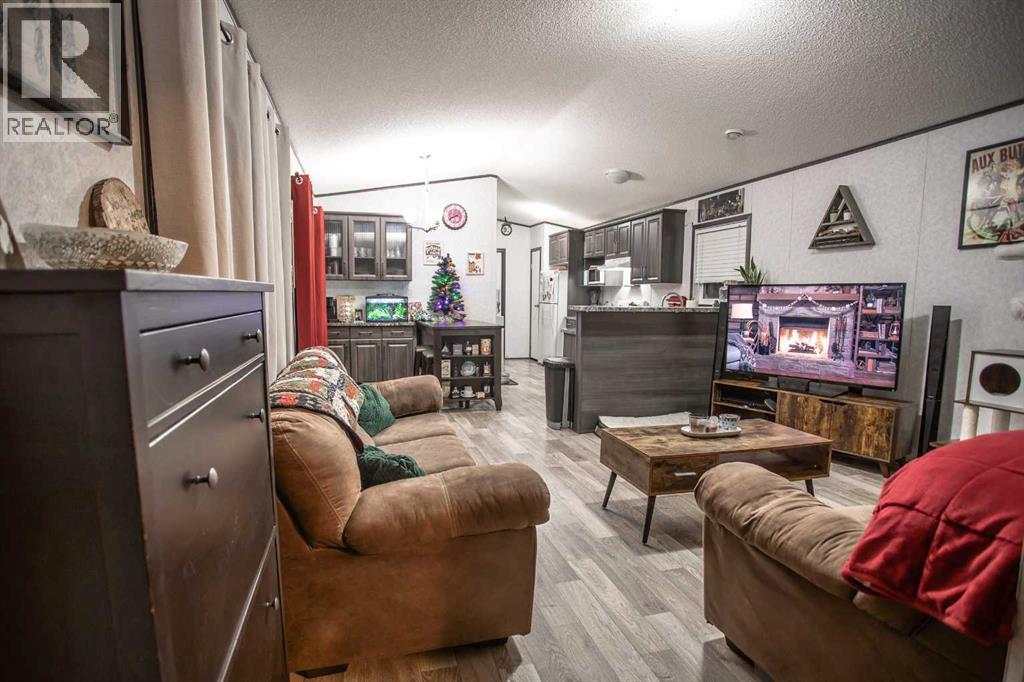 17 Driftwood Drive, High Level, Alberta  T0H 1Z0 - Photo 2 - A2275284