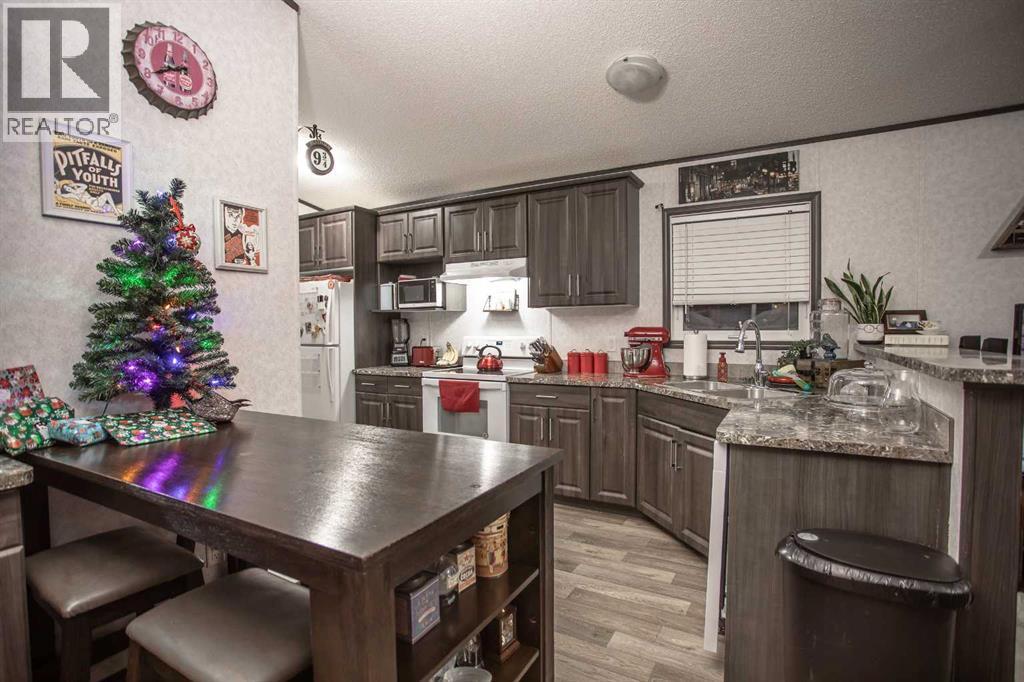 17 Driftwood Drive, High Level, Alberta  T0H 1Z0 - Photo 9 - A2275284