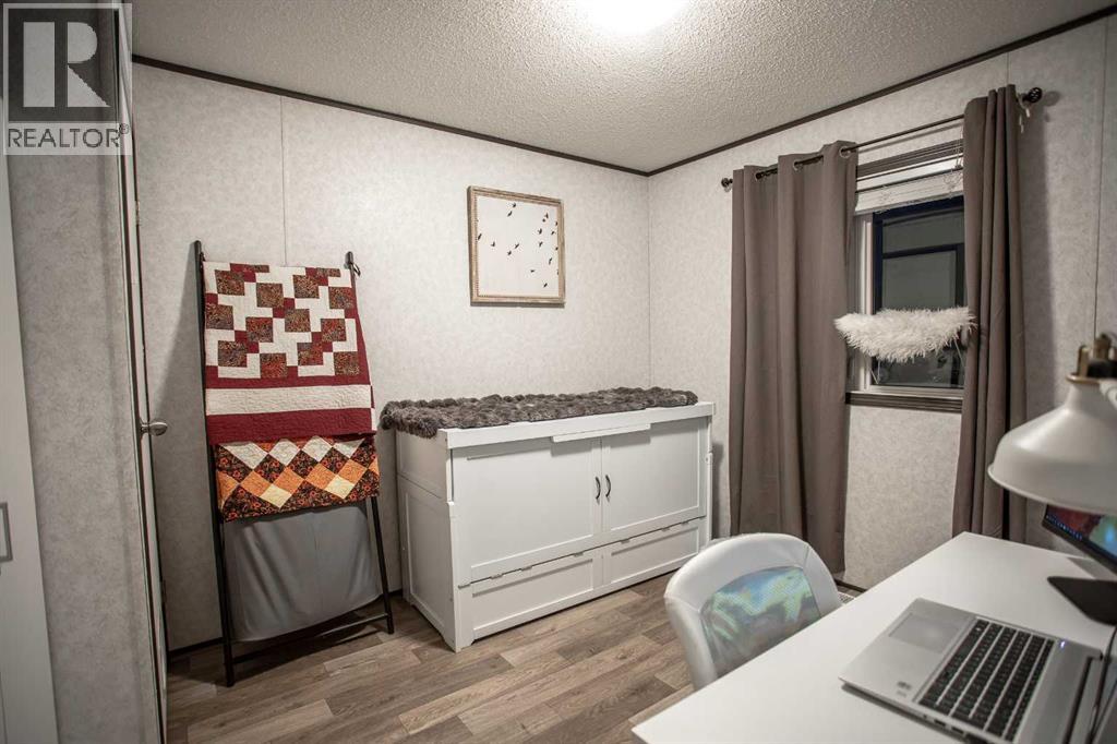 17 Driftwood Drive, High Level, Alberta  T0H 1Z0 - Photo 5 - A2275284