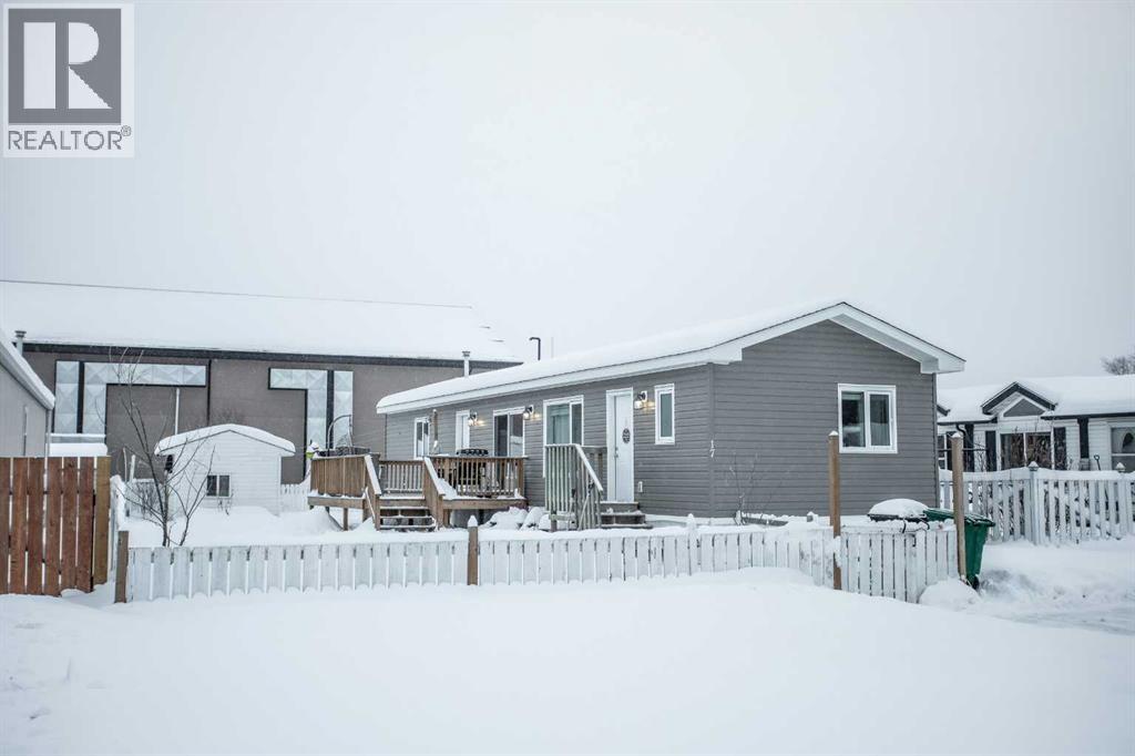 17 Driftwood Drive, High Level, Alberta  T0H 1Z0 - Photo 1 - A2275284