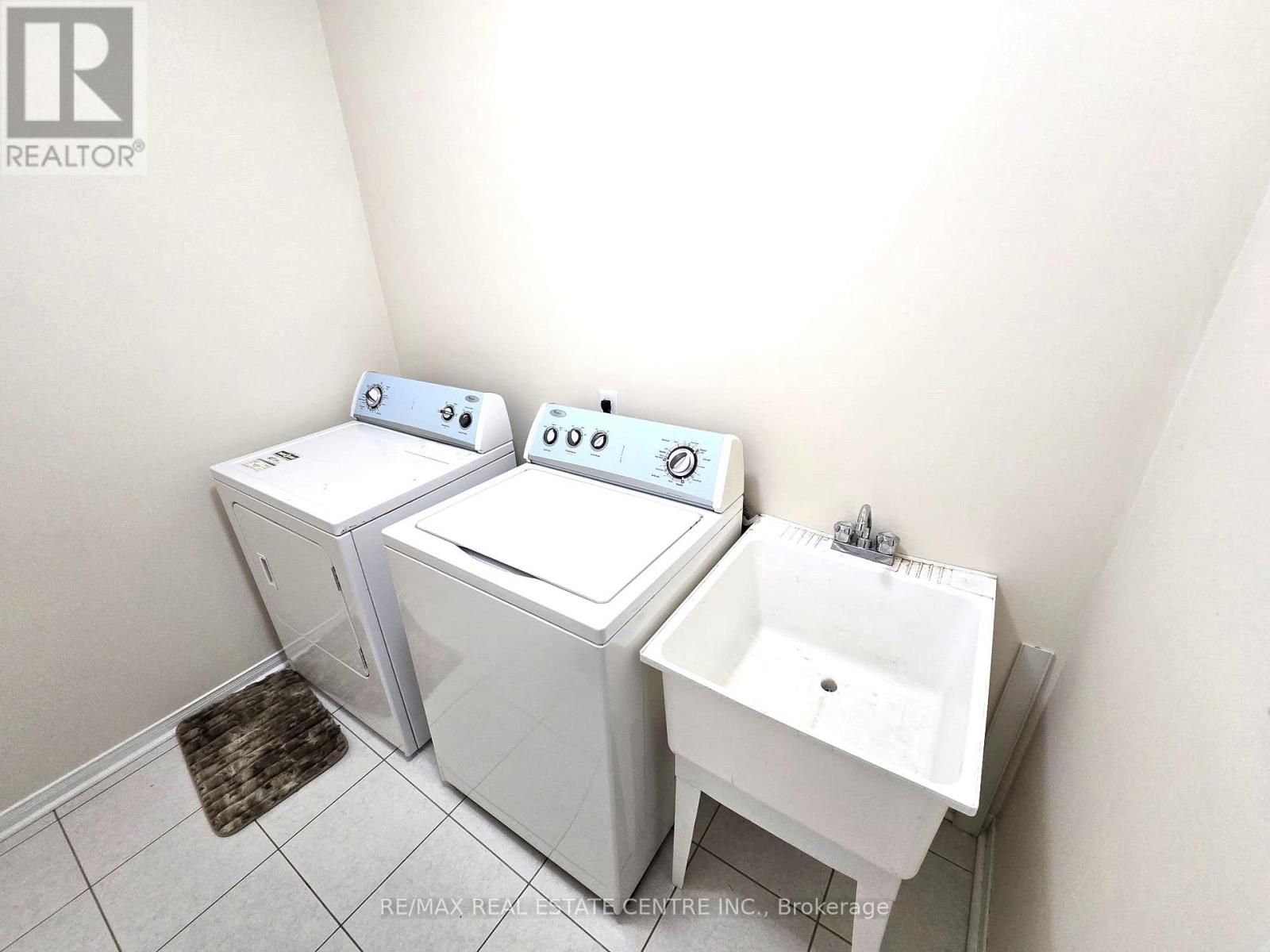 25 Commodore Drive, Brampton, Ontario  L6X 0S5 - Photo 17 - W12558362