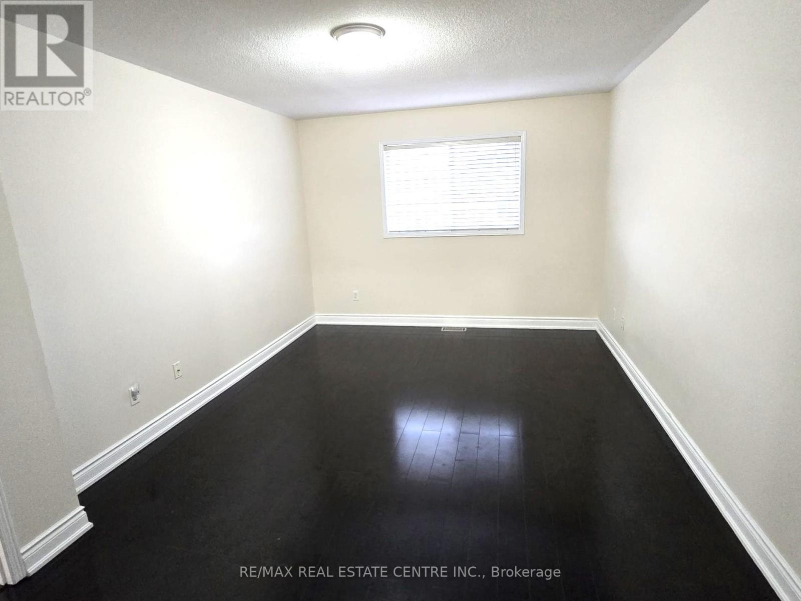 25 Commodore Drive, Brampton, Ontario  L6X 0S5 - Photo 13 - W12558362