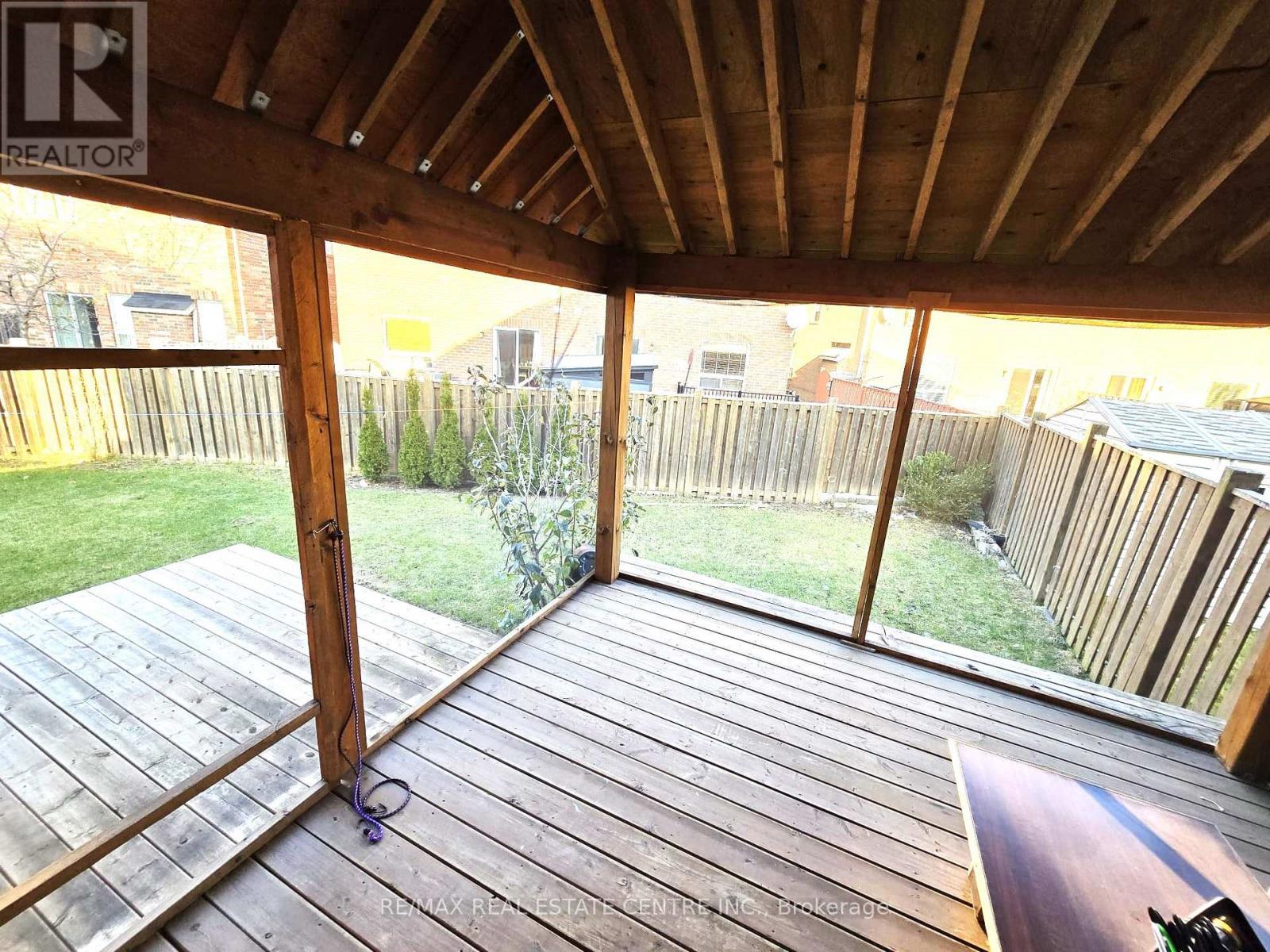 25 Commodore Drive, Brampton, Ontario  L6X 0S5 - Photo 21 - W12558362