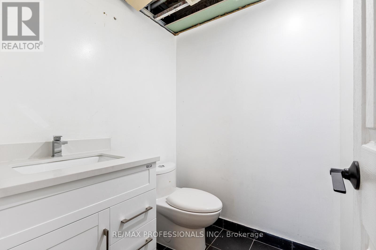 1210 - 234 Albion Road, Toronto (Elms-Old Rexdale), Ontario  M9W 6A5 - Photo 18 - W12643894