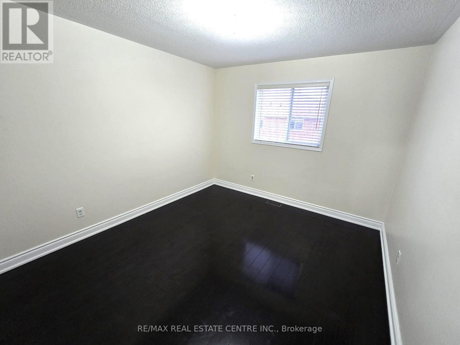 25 Commodore Drive, Brampton, Ontario  L6X 0S5 - Photo 16 - W12558362