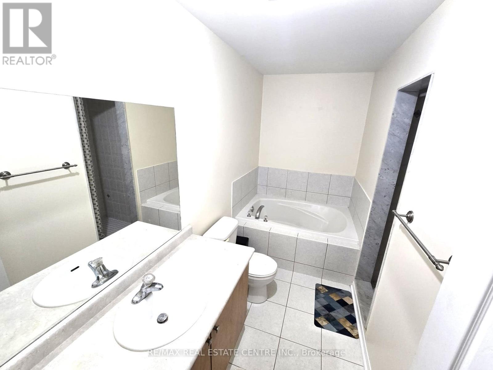 25 Commodore Drive, Brampton, Ontario  L6X 0S5 - Photo 14 - W12558362