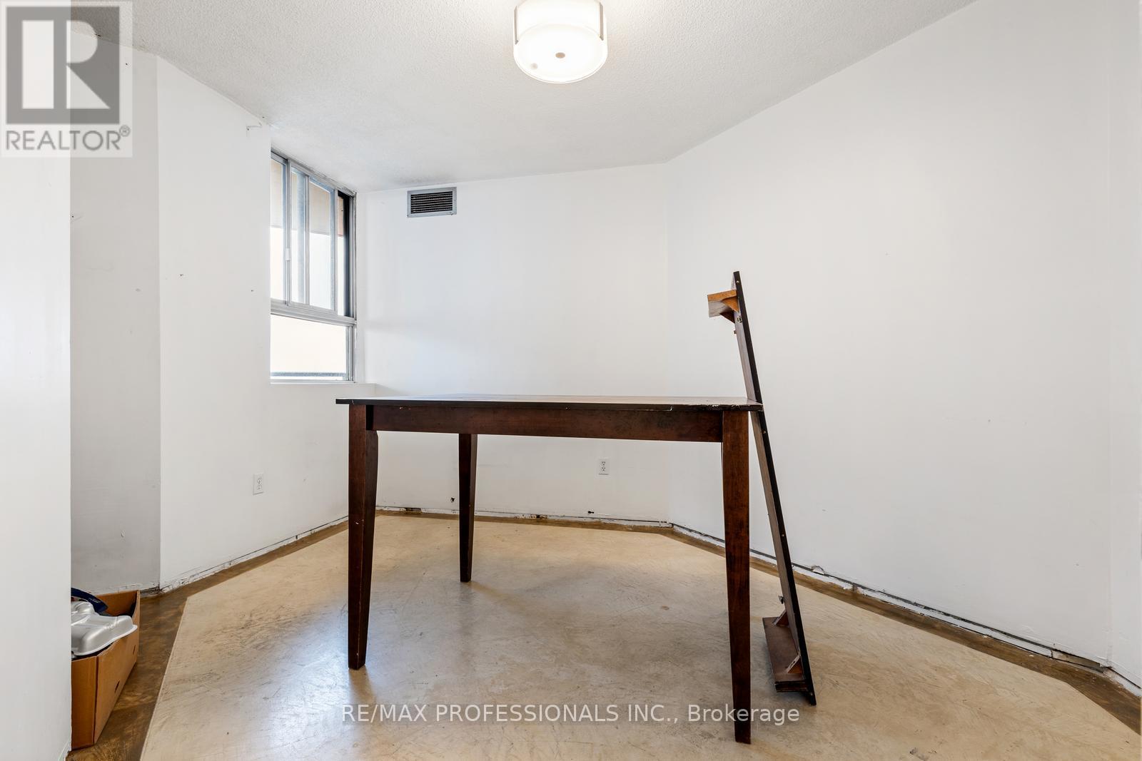 1210 - 234 Albion Road, Toronto (Elms-Old Rexdale), Ontario  M9W 6A5 - Photo 17 - W12643894