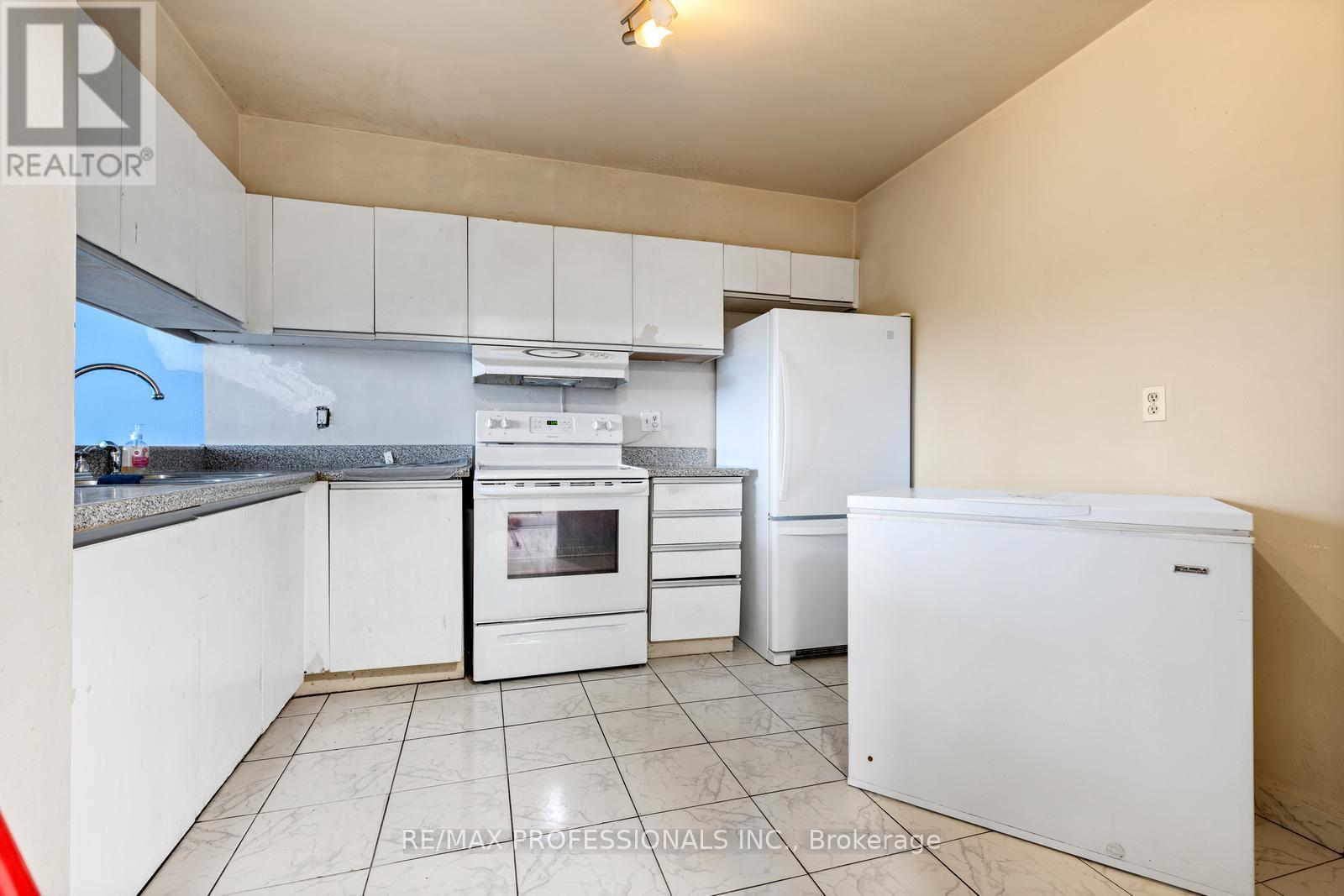 1210 - 234 Albion Road, Toronto (Elms-Old Rexdale), Ontario  M9W 6A5 - Photo 9 - W12643894