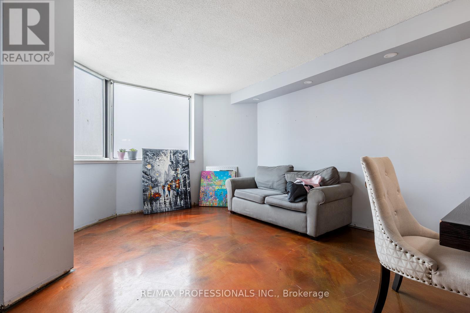 1210 - 234 Albion Road, Toronto (Elms-Old Rexdale), Ontario  M9W 6A5 - Photo 4 - W12643894