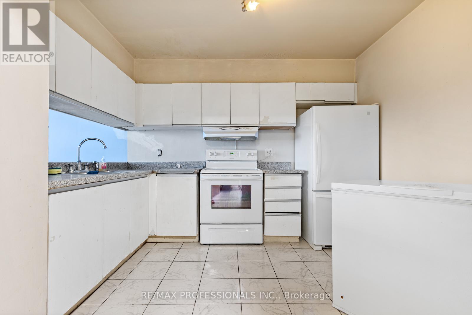 1210 - 234 Albion Road, Toronto (Elms-Old Rexdale), Ontario  M9W 6A5 - Photo 8 - W12643894