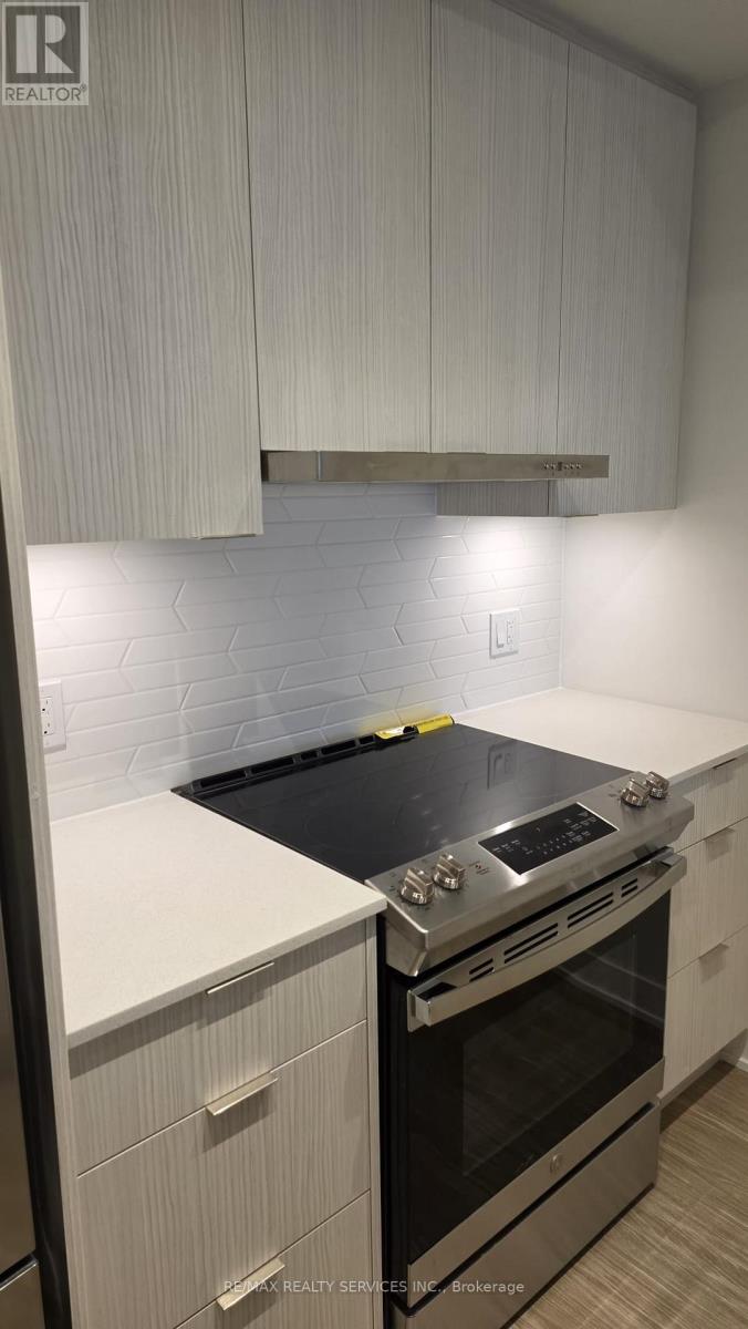 1110 - 430 Square One Drive, Mississauga, Ontario  L5B 0L6 - Photo 13 - W12649238