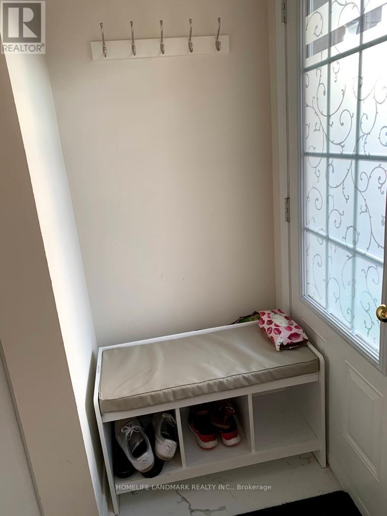 7368 Saint Barbara Boulevard, Mississauga, Ontario  L5W 0C3 - Photo 2 - W12649244