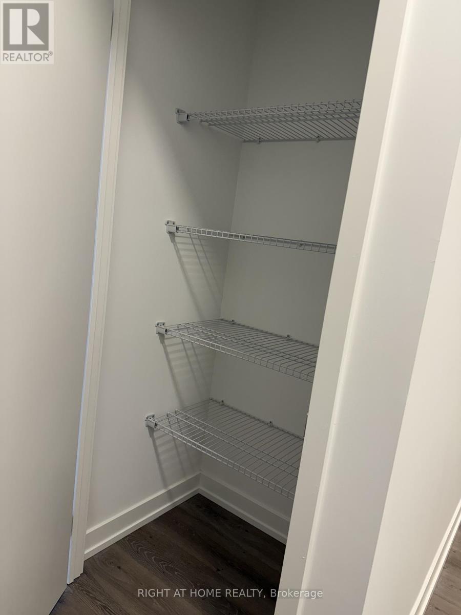 4008 - 395 Square One Drive, Mississauga, Ontario  L5B 0G6 - Photo 10 - W12649256