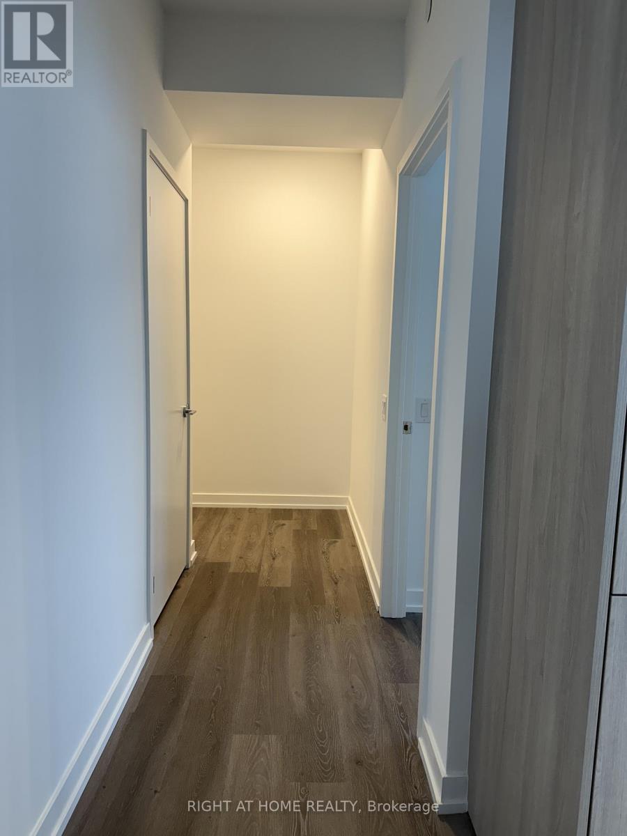 4008 - 395 Square One Drive, Mississauga, Ontario  L5B 0G6 - Photo 13 - W12649256