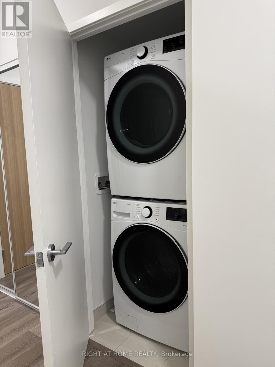 4008 - 395 Square One Drive, Mississauga, Ontario  L5B 0G6 - Photo 19 - W12649256