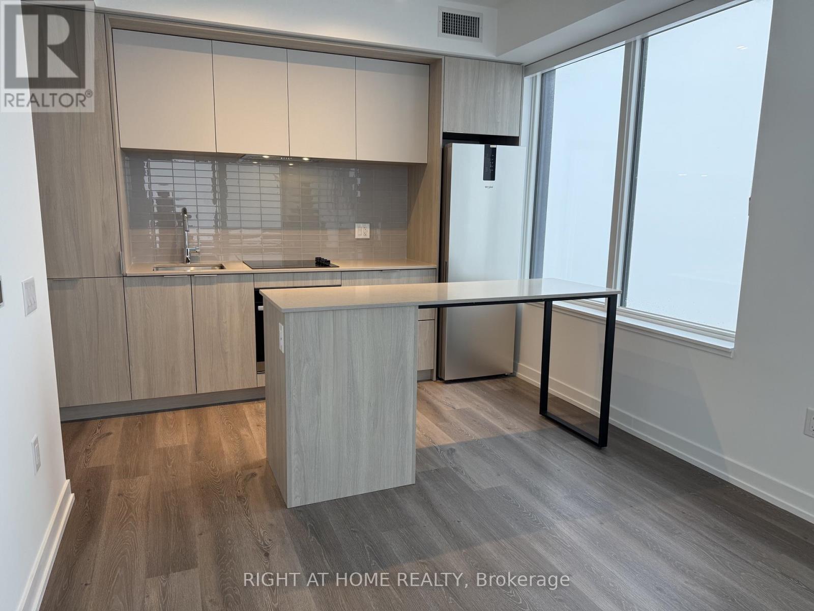 4008 - 395 Square One Drive, Mississauga, Ontario  L5B 0G6 - Photo 2 - W12649256