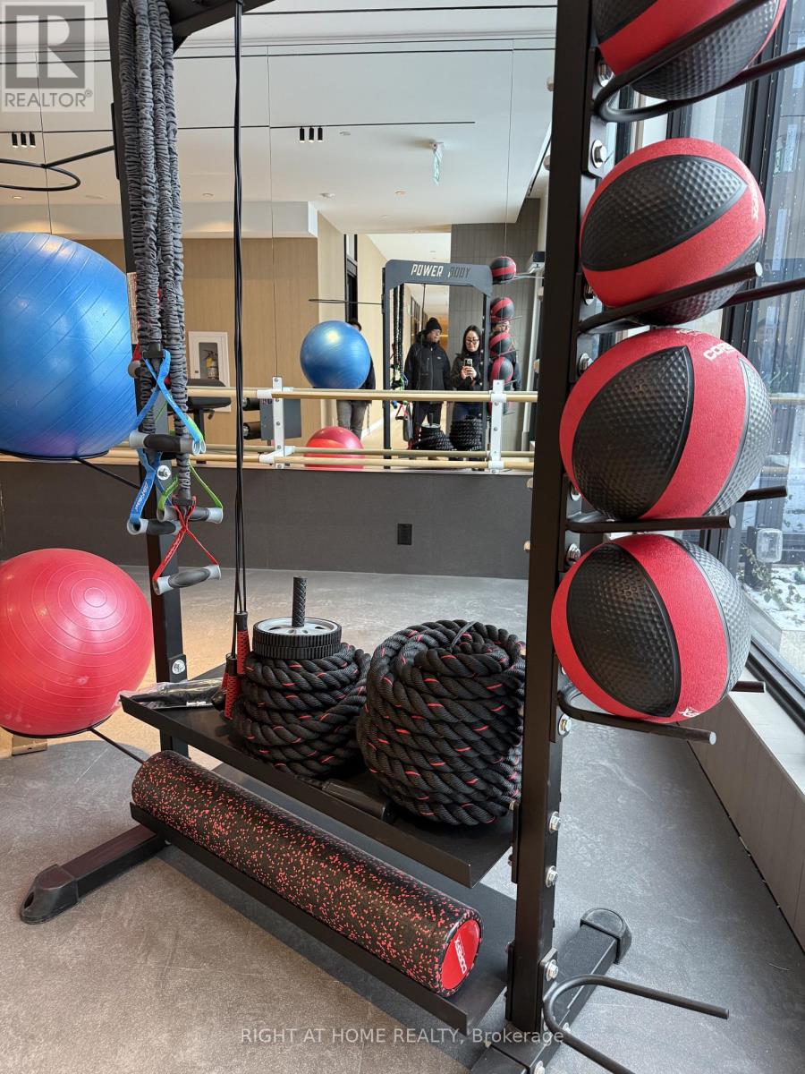 4008 - 395 Square One Drive, Mississauga, Ontario  L5B 0G6 - Photo 23 - W12649256