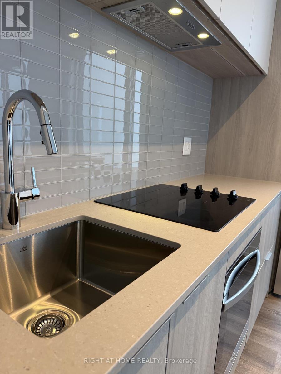 4008 - 395 Square One Drive, Mississauga, Ontario  L5B 0G6 - Photo 4 - W12649256