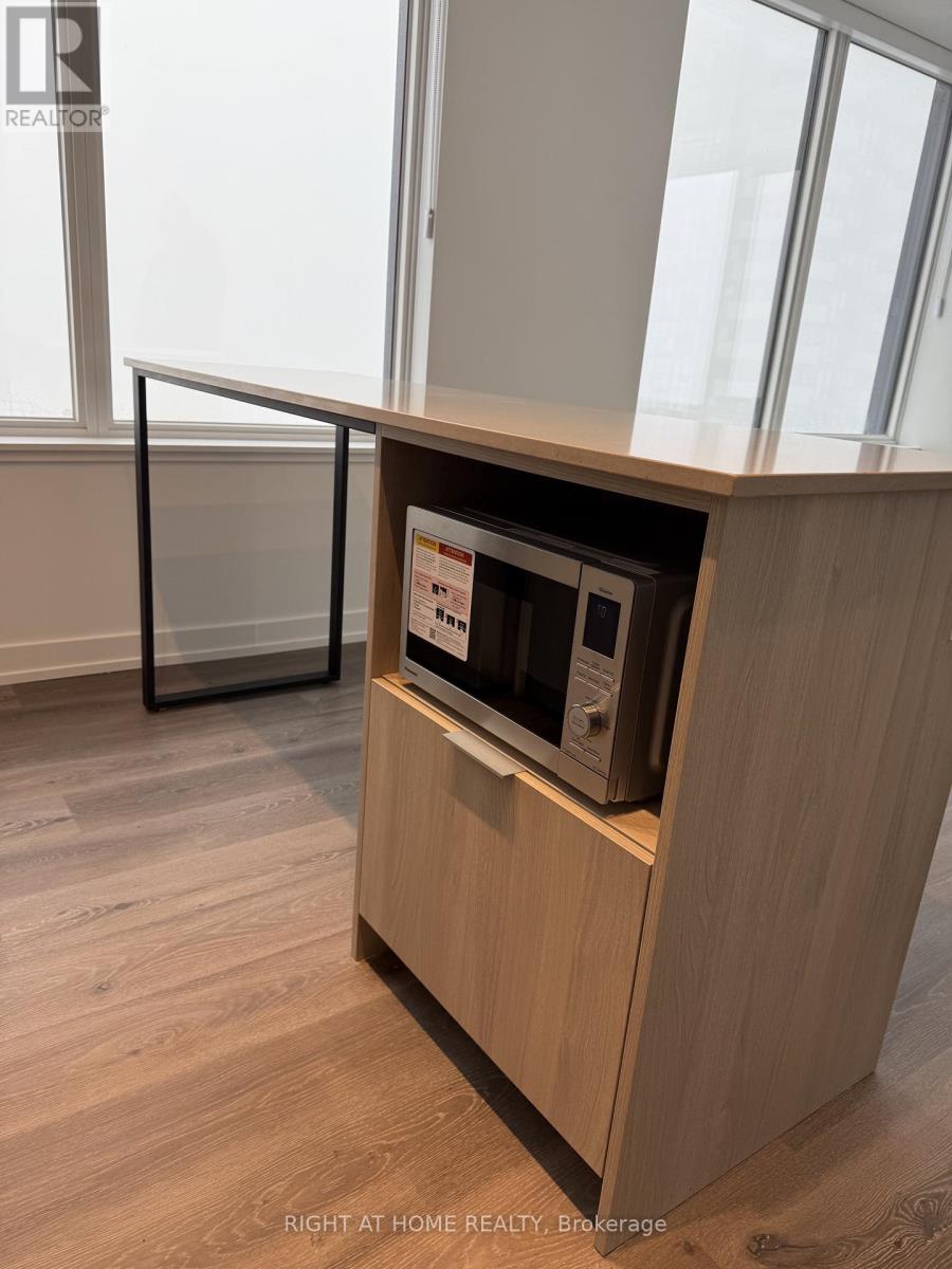 4008 - 395 Square One Drive, Mississauga, Ontario  L5B 0G6 - Photo 6 - W12649256