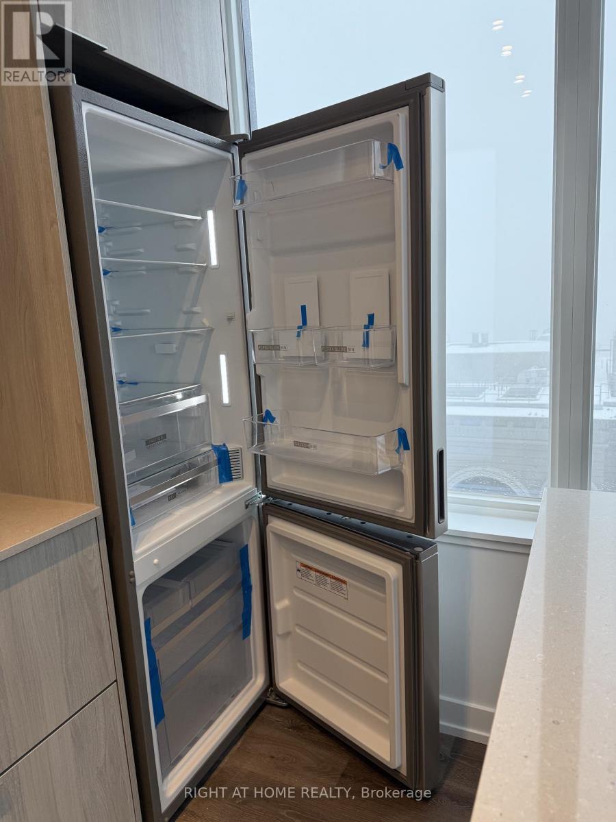 4008 - 395 Square One Drive, Mississauga, Ontario  L5B 0G6 - Photo 7 - W12649256