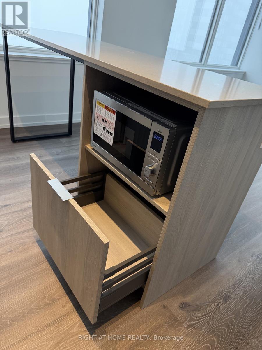 4008 - 395 Square One Drive, Mississauga, Ontario  L5B 0G6 - Photo 8 - W12649256