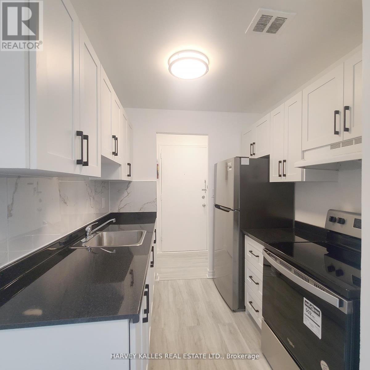 4 - 125 Shelborne Avenue, Toronto (Englemount-Lawrence), Ontario  M6B 2M8 - Photo 4 - C12649308