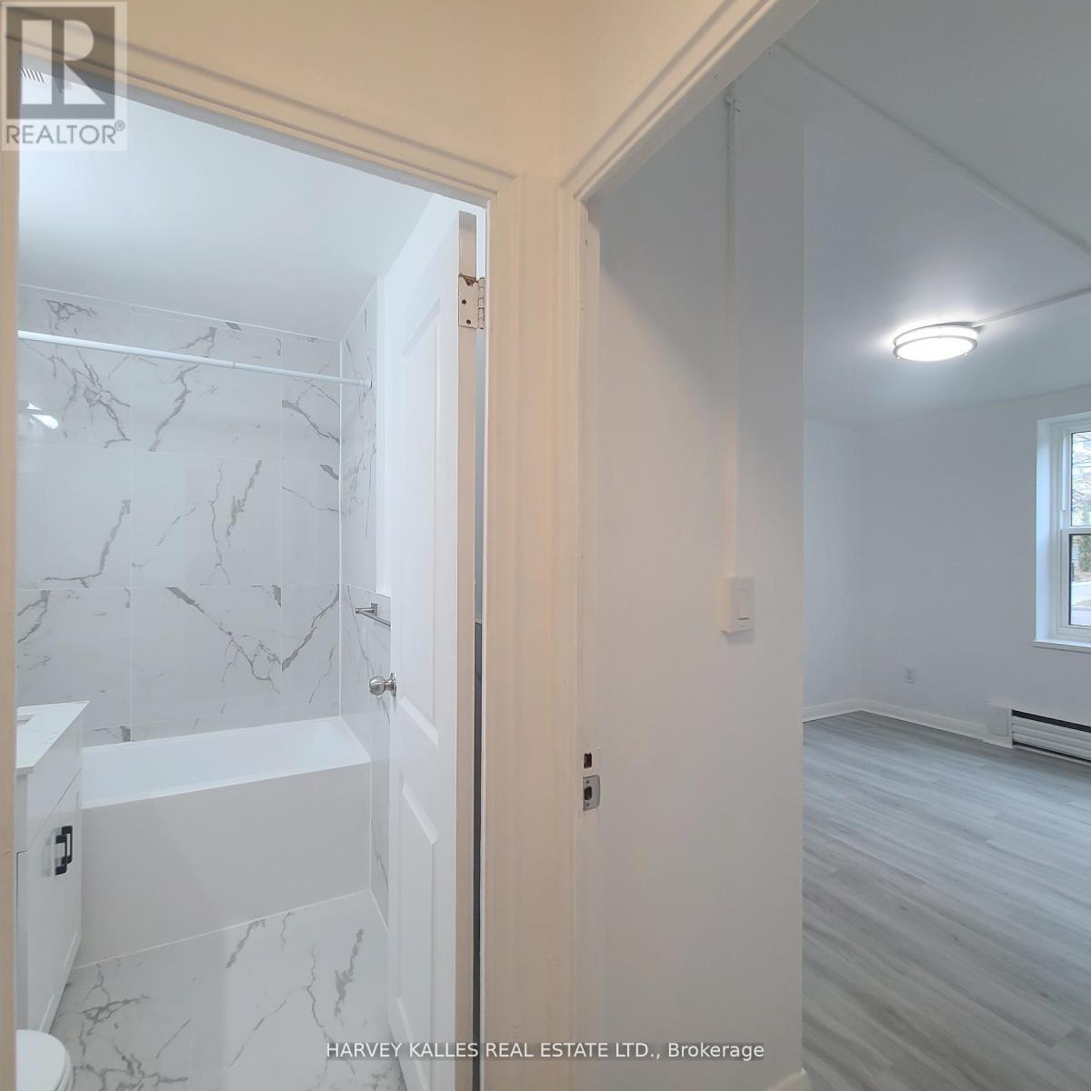 4 - 125 Shelborne Avenue, Toronto (Englemount-Lawrence), Ontario  M6B 2M8 - Photo 6 - C12649308